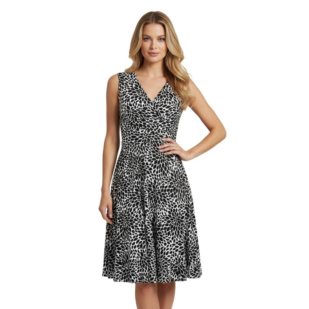G.H. Bass & Co. Dress Womens 8 Black White Floral Fit & Flare V Neck A-Line Soft